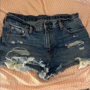 aero cheek short shorts